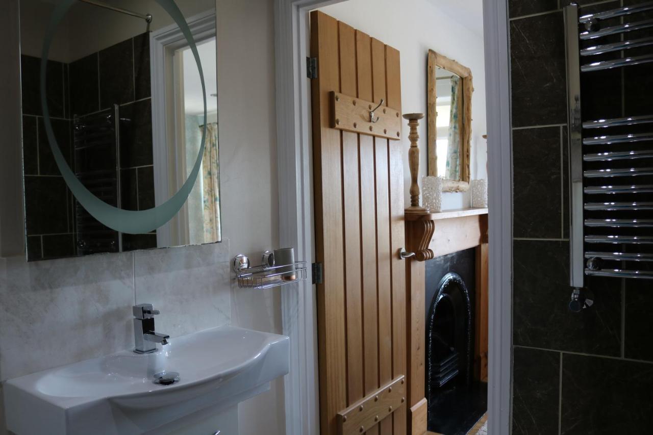 Large Cottage, 3 Beds All En-Suite, Small Village Location Overlooking Mousehole Penzance Exterior photo
